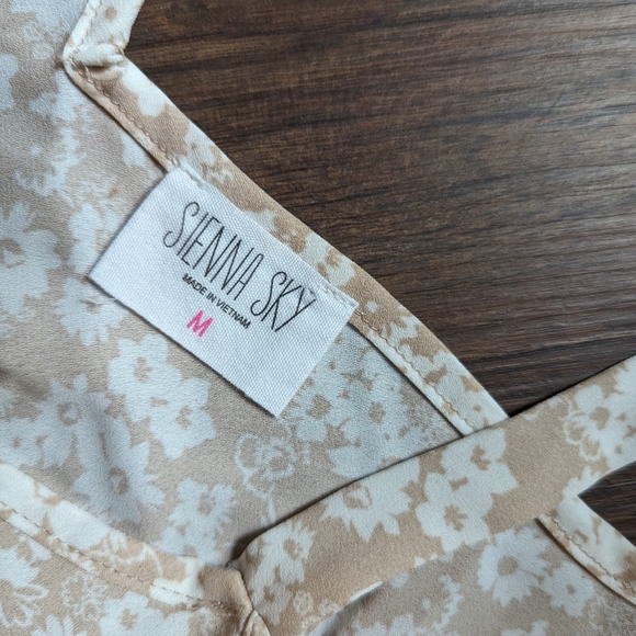 Sienna Sky size M cold shoulder side tie summer dress - Picture 2 of 4